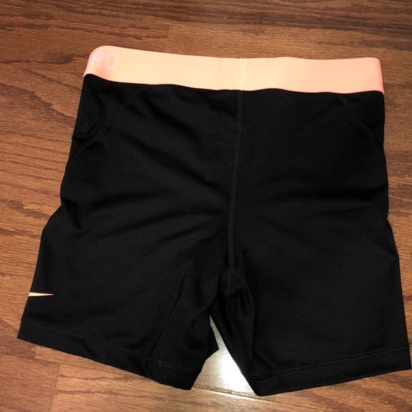 Nike 5” Inseam Bike Shorts (CORAL IS BRAND NEW) - Picture 5 of 5